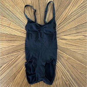 skims sculpting bodysuit black xxs/xs